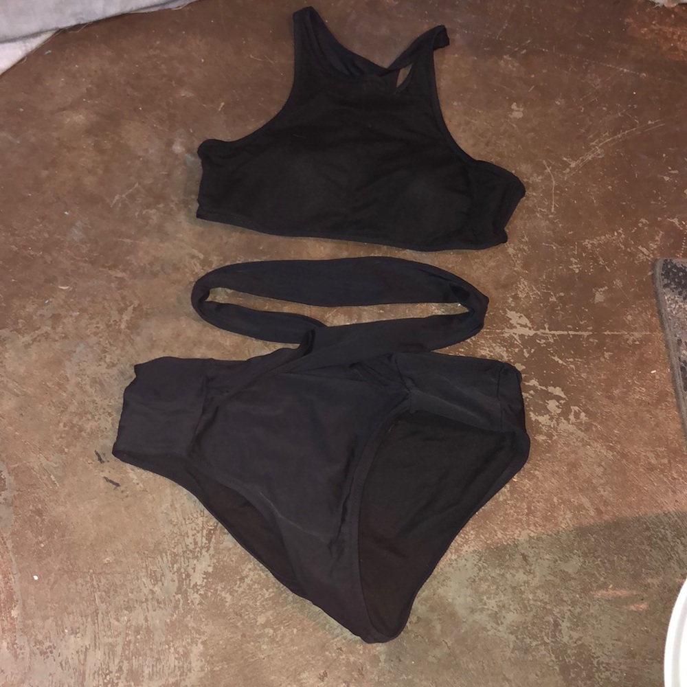 Cute black bikini!!